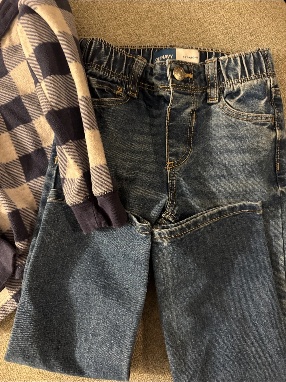 5/$15- Boy’s outfit size 5t - Picture 3 of 3